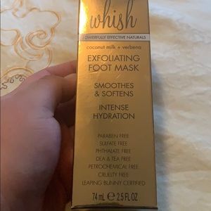 Exfoliating foot mask